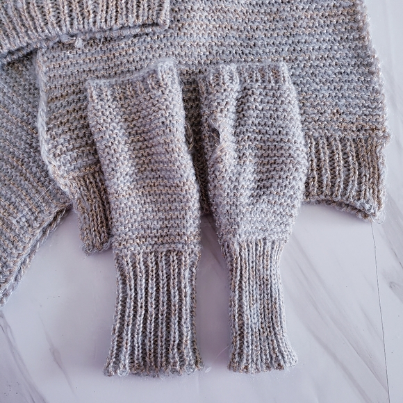 Chico's Scarf Hat Fingerless Glove Set Gray Knit Gold an Silver Metallic Threads - Picture 4 of 10